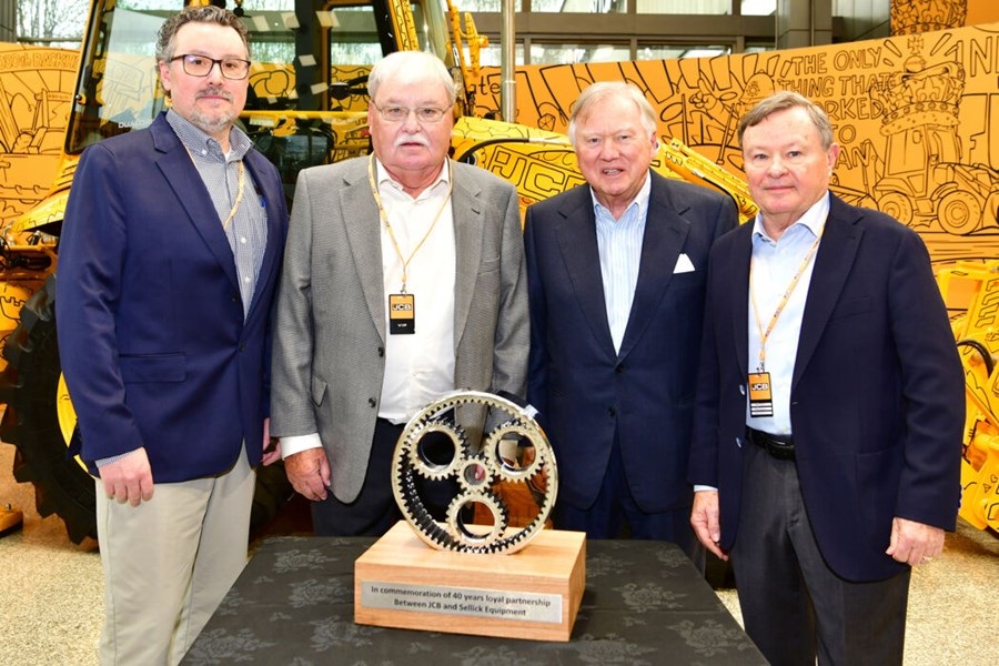 榮耀時(shí)刻！JCB傳動(dòng)系統(tǒng)公司喜迎成立40周年！